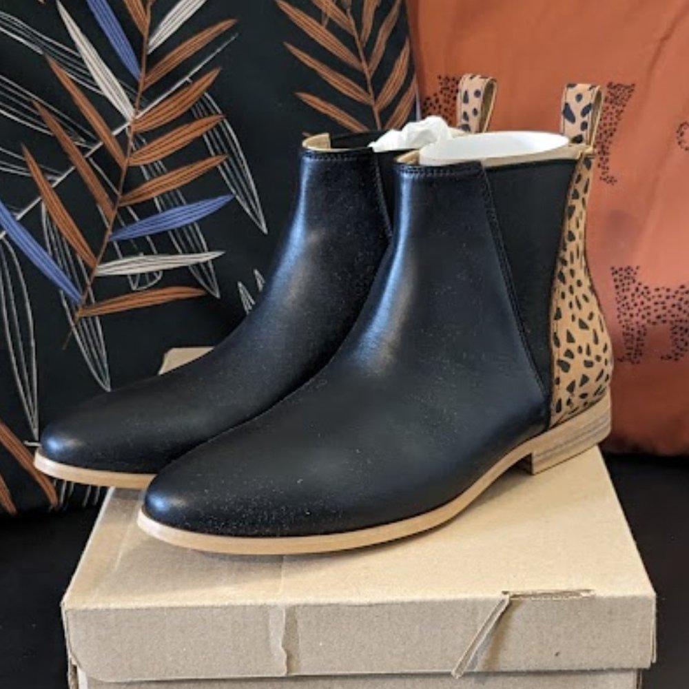 Sseko Chelsea V Boot in Black & Fauna Print - Size 9 - New